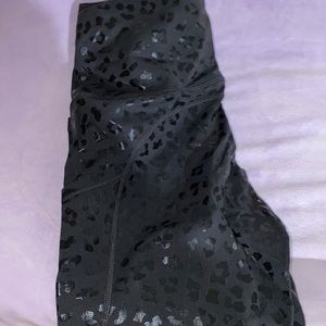 NWT the gym people leggings satin leopard on black